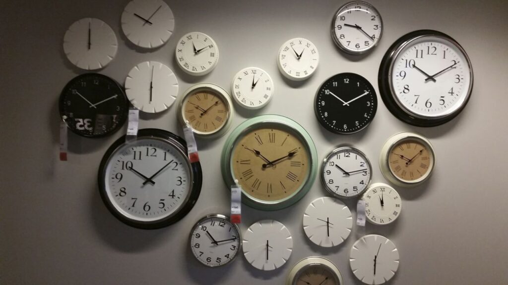 Free clocks on wall photo